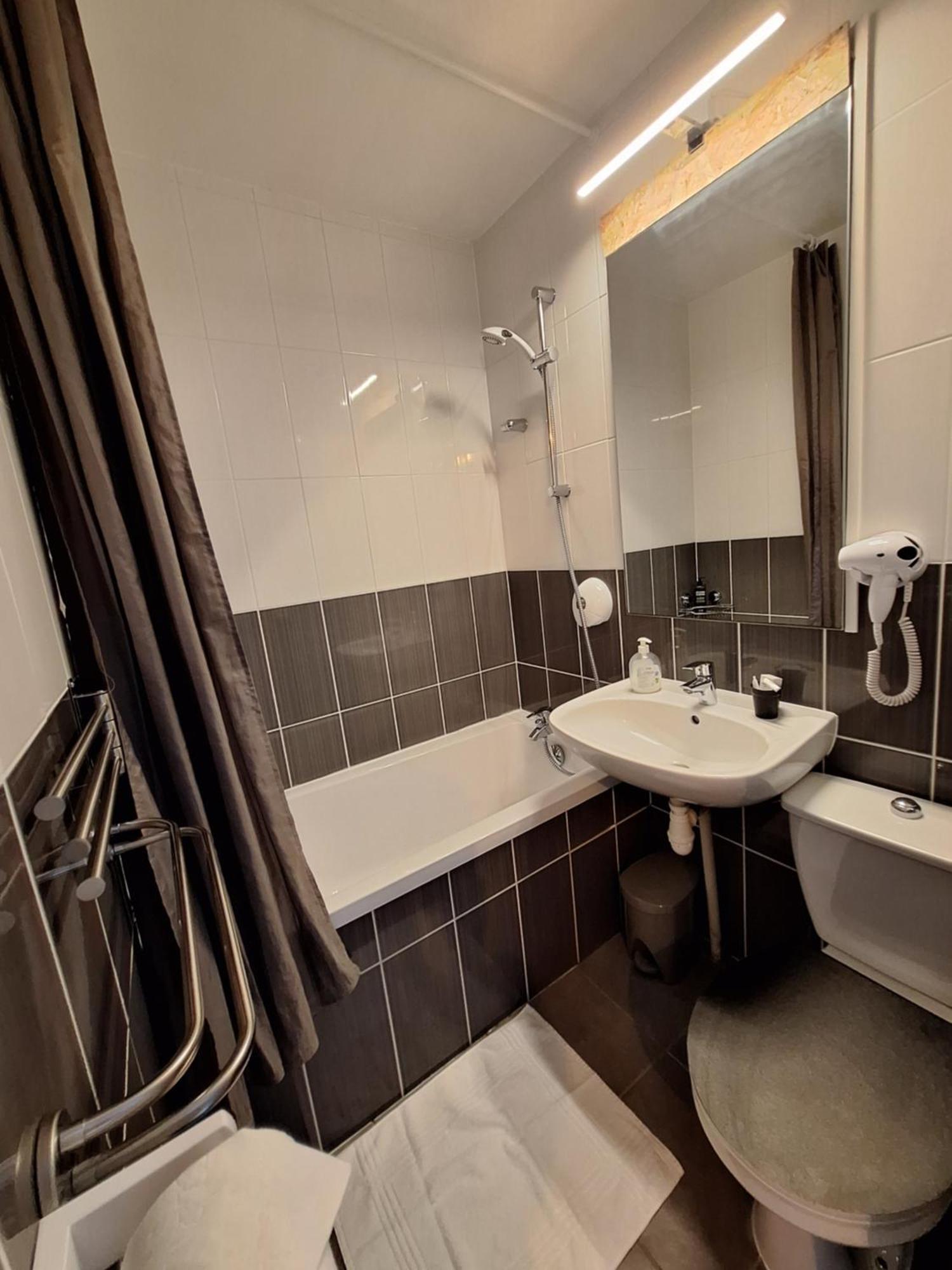 Escale Kennedy Otel Mérignac Dış mekan fotoğraf